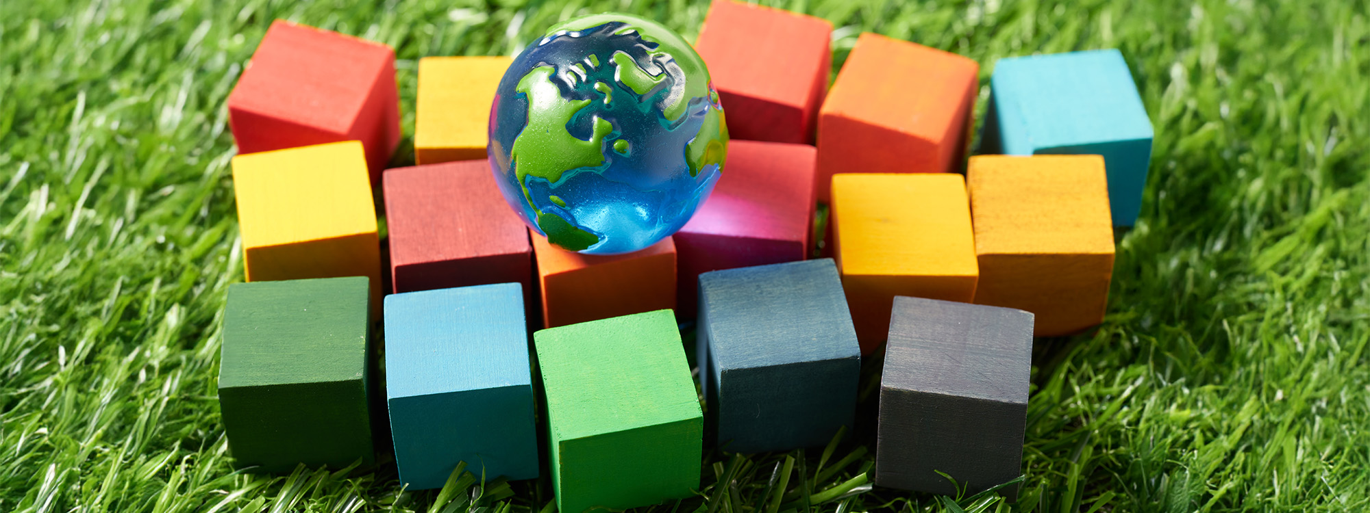 Globe and a wooden cube stamped with the letters SDGs.