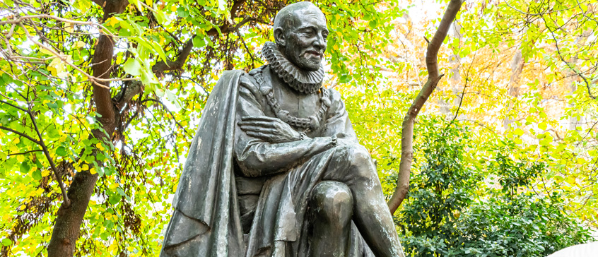 Statue of Michel de Montaigne