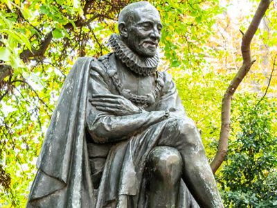 Statue of Michel de Montaigne